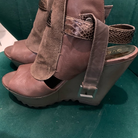 Shoes - Picture 4 of 6